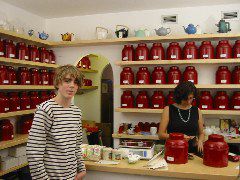 Simon, teashop