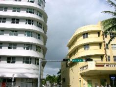 Art Deco on the Lincoln Mall